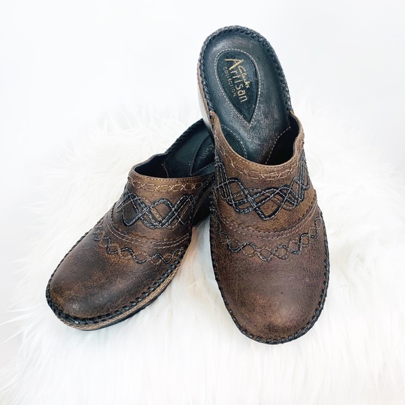 Clark’s $125 Artisan Collection Leather Clogs - Picture 5 of 8